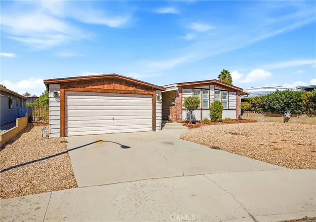 Photo 2 of Manufactured home for sale at 2860 Basswood Ct, Hemet, CA 92545 | MLS# SW26199380 | Listing updated on 2026-09-14