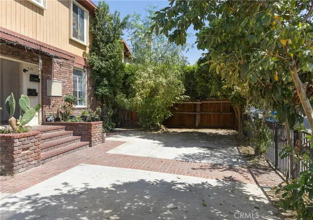 Photo 3 of Multi family home for sale at 915 E 23rd Street, Los Angeles, CA 90011 | MLS# DW26200437 | Listing updated on 2026-09-14