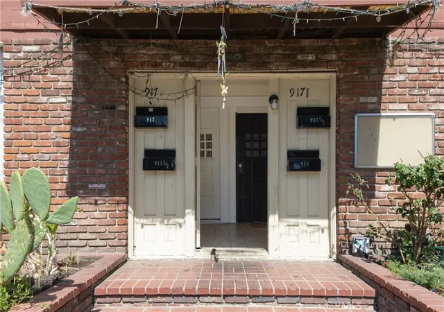 Listing Photo 5 - Condo for sale in building located at 915 E 23rd St, Los Angeles, CA 90011
