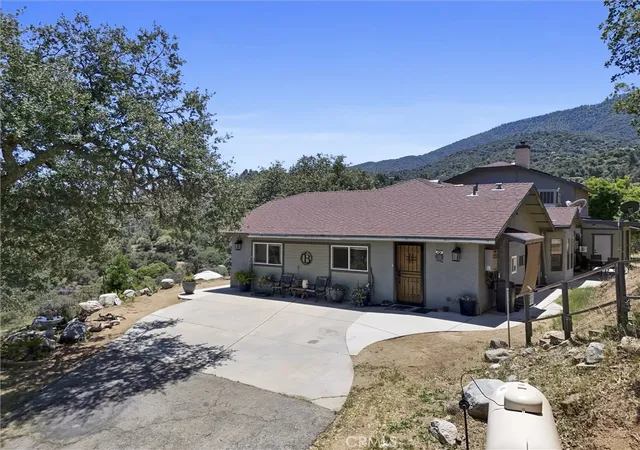 Photo 4 of Single family home for sale at 26920 Clear Crk Rd, Keene, CA 93531 | MLS# SR26200365 | Listing updated on 2026-09-14