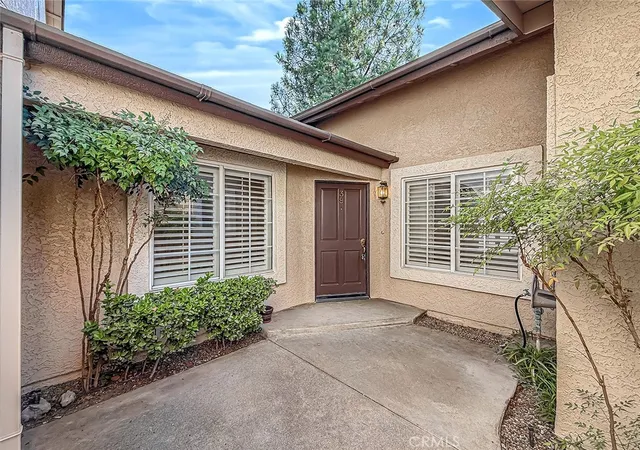 Photo 2 of Townhouse for sale at 28131 Seco Cyn Rd #39, Santa Clarita, CA 91390 | MLS# SR26200433 | Listing updated on 2026-09-16