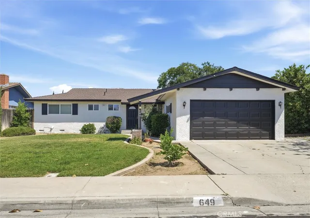 Photo 2 of Single family home for sale at 649 W Ashcroft, Clovis, CA 93612 | MLS# FR26200522 | Listing updated on 2026-09-14