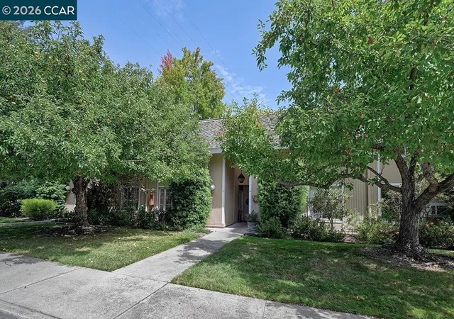 Photo 3 of Sale Pending at 3434 Tice Crk Dr #3, Walnut Creek, CA 94595 | MLS# 41148163 | Listing updated on 2026-09-15