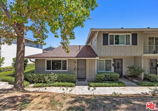 Listing Photo 4 - Condo for sale in building located at 4528 Bates Dr, Yorba Linda, CA 92886