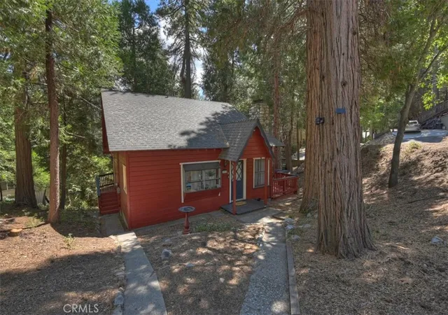 Photo 2 of Single family home for sale at 1069 Nesthorn Dr, Crestline, CA 92325 | MLS# IG26200603 | Listing updated on 2026-09-14