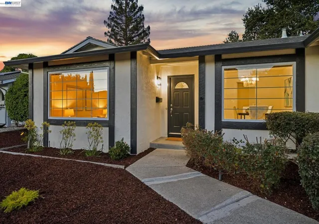 Photo 2 of Single family home for sale at 9802 Davona Dr, San Ramon, CA 94583 | MLS# 41148175 | Listing updated on 2026-10-01