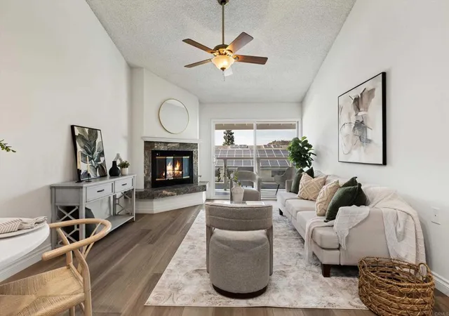 Listing Photo 4 - Condo for sale in building located at 1508 Circa Del Lago, San Marcos, CA 92078 - Unit #B305