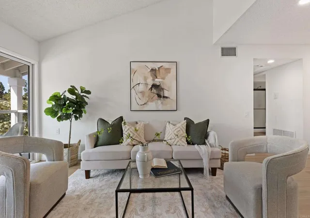 Listing Photo 5 - Condo for sale in building located at 1508 Circa Del Lago, San Marcos, CA 92078 - Unit #B305