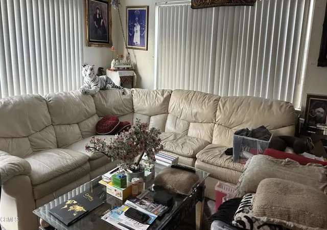 Photo 3 of Single family home for sale at 1631 Lindsay Pl, Oxnard, CA 93033 | MLS# V1-38718 | Listing updated on 2026-09-15