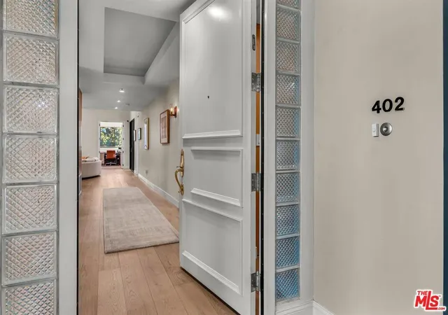 Listing Photo 4 - Condo for sale in Century Park Pl Condominiums located at 2122 Century Park Ln, Los Angeles, CA 90067 - Unit #402