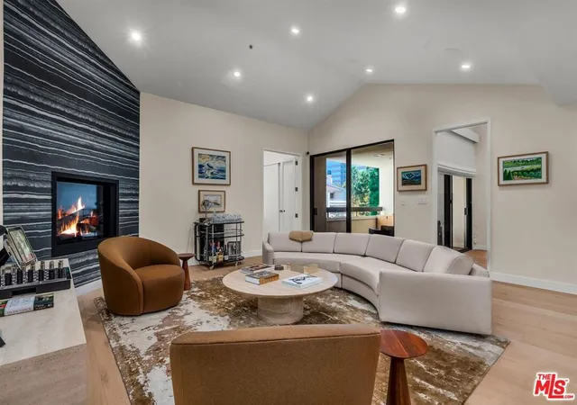Listing Photo 5 - Condo for sale in Century Park Pl Condominiums located at 2122 Century Park Ln, Los Angeles, CA 90067 - Unit #402