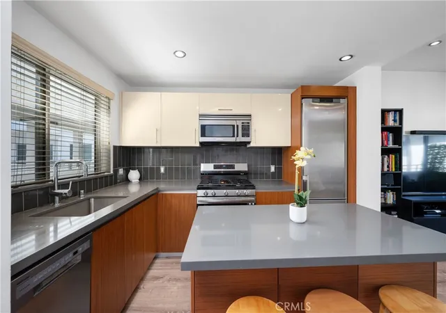 Photo 3 of Condo for sale at 1700 Sawtelle Blvd #317, Los Angeles, CA 90025 | MLS# OC26200697 | Listing updated on 2026-09-15