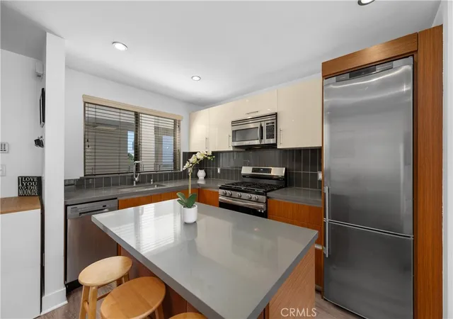 Photo 4 of Condo for sale at 1700 Sawtelle Blvd #317, Los Angeles, CA 90025 | MLS# OC26200697 | Listing updated on 2026-09-15