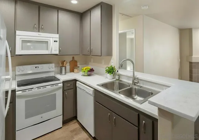 Photo 3 of Condo for sale at 580 Camino De La Reina #321, San Diego, CA 92108 | MLS# 260022467SD | Listing updated on 2026-09-14
