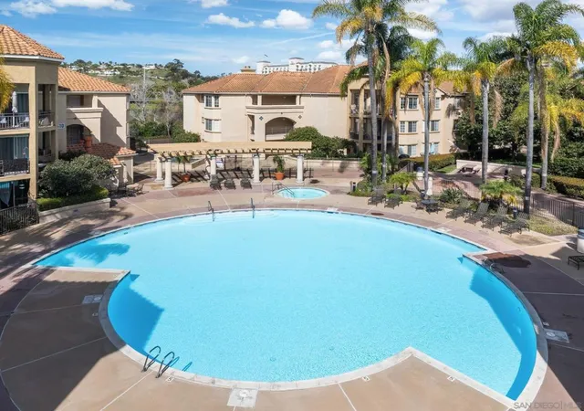 Photo 4 of Sale Pending at 580 Camino De La Reina #321, San Diego, CA 92108 | MLS# 260022467SD | Listing updated on 2026-10-07
