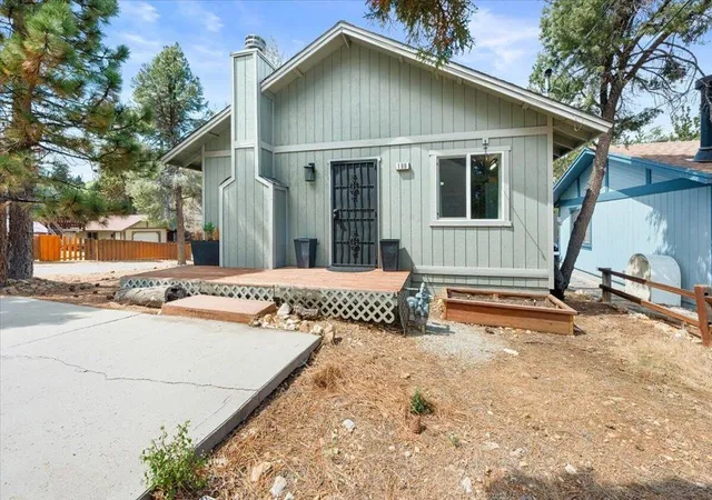 Photo 3 of Single family home for sale at 196 Sunset Ln, Sugarloaf, CA 92386 | MLS# 219152685DA | Listing updated on 2026-09-15