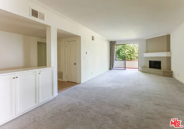 Listing Photo 5 - Condo for sale in building located at 11755 Montana Ave, Brentwood, CA 90049 - Unit #208