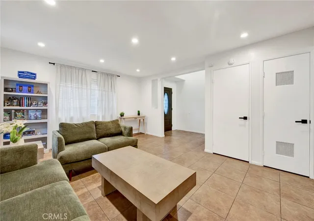Photo 3 of Sale Pending at 6230 Nye St, Commerce, CA 90040 | MLS# SR26200672 | Listing updated on 2026-09-30