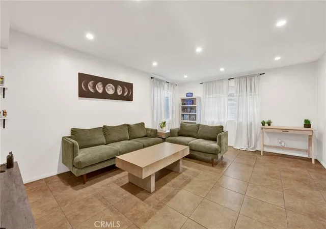Photo 4 of Sale Pending at 6230 Nye St, Commerce, CA 90040 | MLS# SR26200672 | Listing updated on 2026-09-30