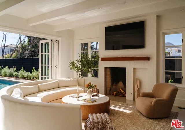 Photo 3 of Mansion for sale at 931 Chautauqua Blvd, Pacific Palisades, CA 90272 | MLS# 26987495 | Listing updated on 2026-10-06