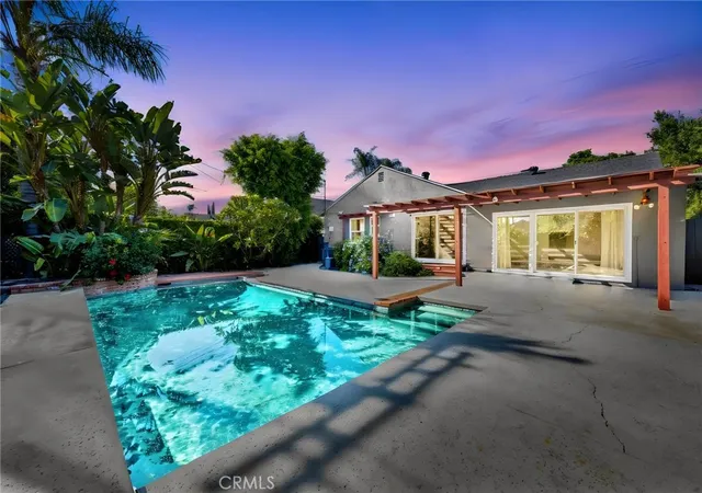 Photo 1 of Single family home for sale at 13916 Cohasset St, Van Nuys, CA 91405 | MLS# SR26199905 | Listing updated on 2026-09-27