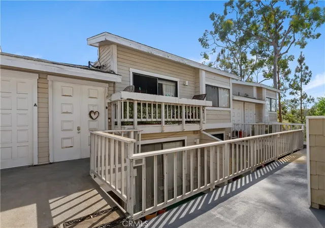 Photo 3 of Condo for sale at 4652 Don Lorenzo #B, Los Angeles, CA 90008 | MLS# PF26200771 | Listing updated on 2026-09-15