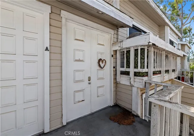 Listing Photo 4 - Condo for sale in building located at 4652 Don Lorenzo, Los Angeles, CA 90008 - Unit #B