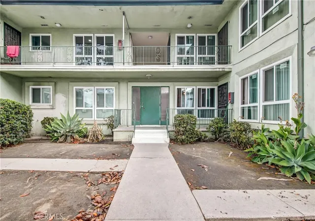 Photo 1 of House for sale at 4936 Coliseum St, Los Angeles, CA 90016 | MLS# SR26199535 | Listing updated on 2026-09-14