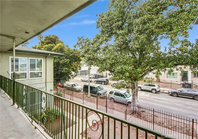 Photo 4 of House for sale at 4936 Coliseum St, Los Angeles, CA 90016 | MLS# SR26199535 | Listing updated on 2026-09-14