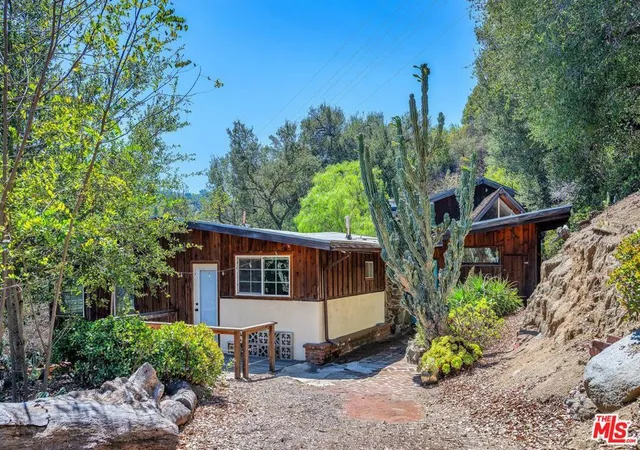 Photo 1 of Sale Pending at 2519 Horse Shoe Cyn Rd, Los Angeles, CA 90046 | MLS# 26987401 | Listing updated on 2026-10-03