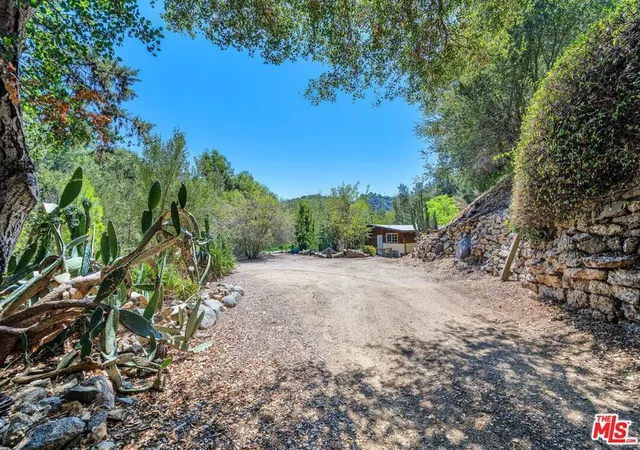 Photo 3 of Sale Pending at 2519 Horse Shoe Cyn Rd, Los Angeles, CA 90046 | MLS# 26987401 | Listing updated on 2026-10-03