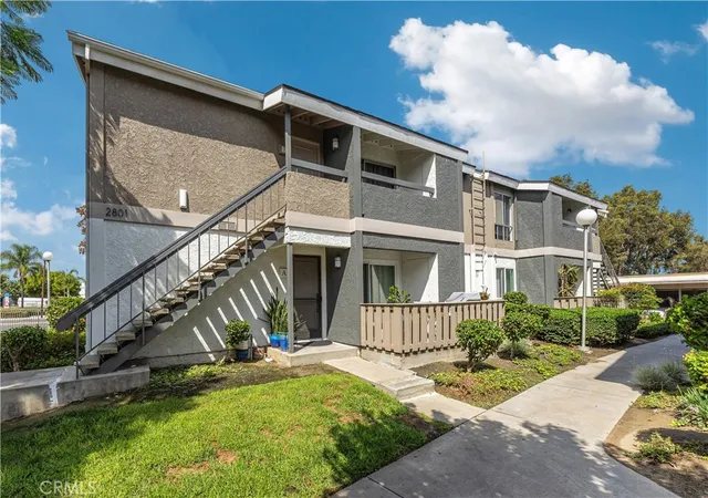 Photo 2 of Condo for sale at 2801 S Fairview #B, Santa Ana, CA 92704 | MLS# TR26200492 | Listing updated on 2026-09-15