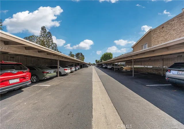Listing Photo 2 - Condo for sale in building located at 2801 S Fairview, Santa Ana, CA 92704 - Unit #B
