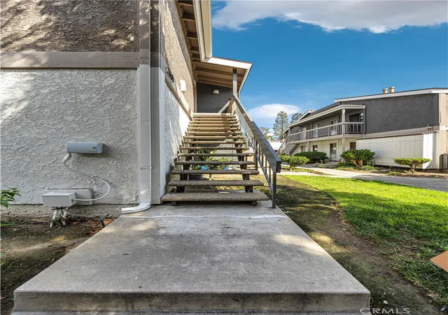 Listing Photo 5 - Condo for sale in building located at 2801 S Fairview, Santa Ana, CA 92704 - Unit #B
