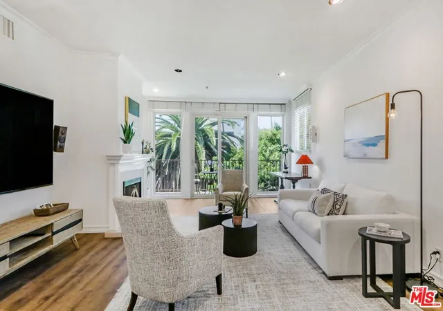 Listing Photo 4 - Condo for sale in building located at 211 California Ave, Santa Monica, CA 90403 - Unit #501