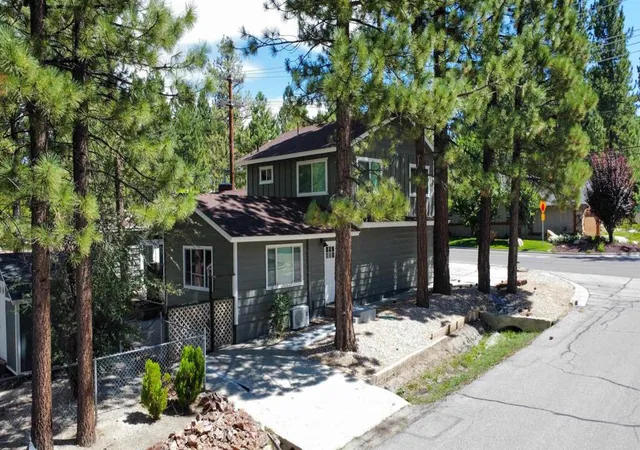 Photo 2 of Single family home for sale at 42532 Fox Farm Rd, Big Bear Lake, CA 92315 | MLS# PTP2606944 | Listing updated on 2026-09-14