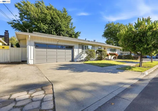 Photo 3 of Single family home for sale at 2394 Tahiti St, Hayward, CA 94545 | MLS# 41148197 | Listing updated on 2026-09-14