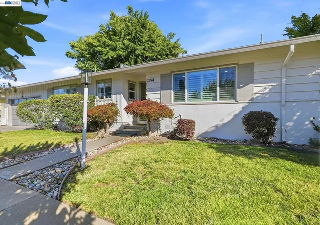 Photo 4 of Single family home for sale at 2394 Tahiti St, Hayward, CA 94545 | MLS# 41148197 | Listing updated on 2026-09-14