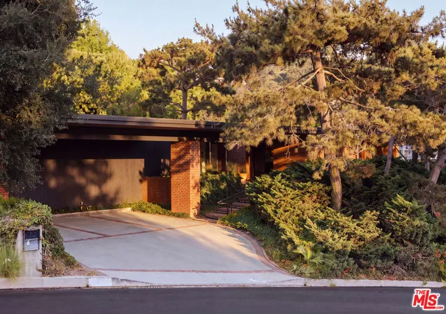 Photo 2 of Single family home for sale at 9225 Nightingale Dr, Los Angeles, CA 90069 | MLS# 26923971 | Listing updated on 2026-09-22