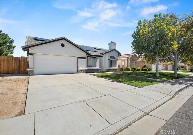 Photo 3 of Single family home for sale at 4141 De Anza, Palmdale, CA 93551 | MLS# CV26200923 | Listing updated on 2026-10-07