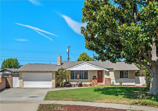 Photo 3 of Single family home for sale at 805 S Oakhaven, Anaheim, CA 92804 | MLS# OC26200651 | Listing updated on 2026-10-06