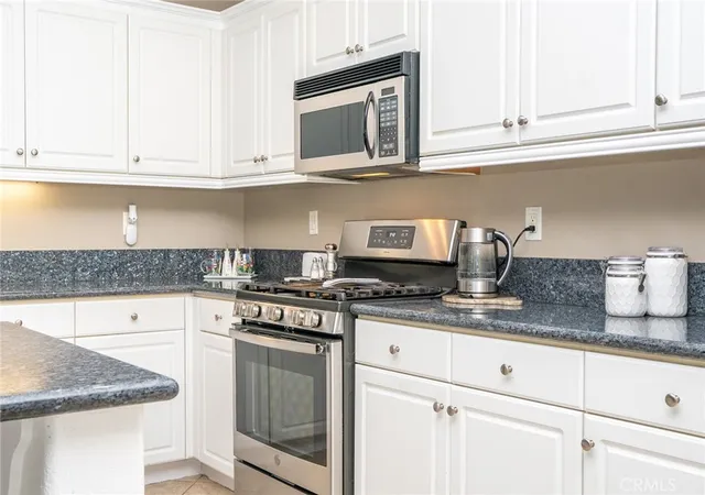 Photo 4 of Sale Pending at 1861 Hideaway Pl, Palmdale, CA 93551 | MLS# SR26200922 | Listing updated on 2026-09-15