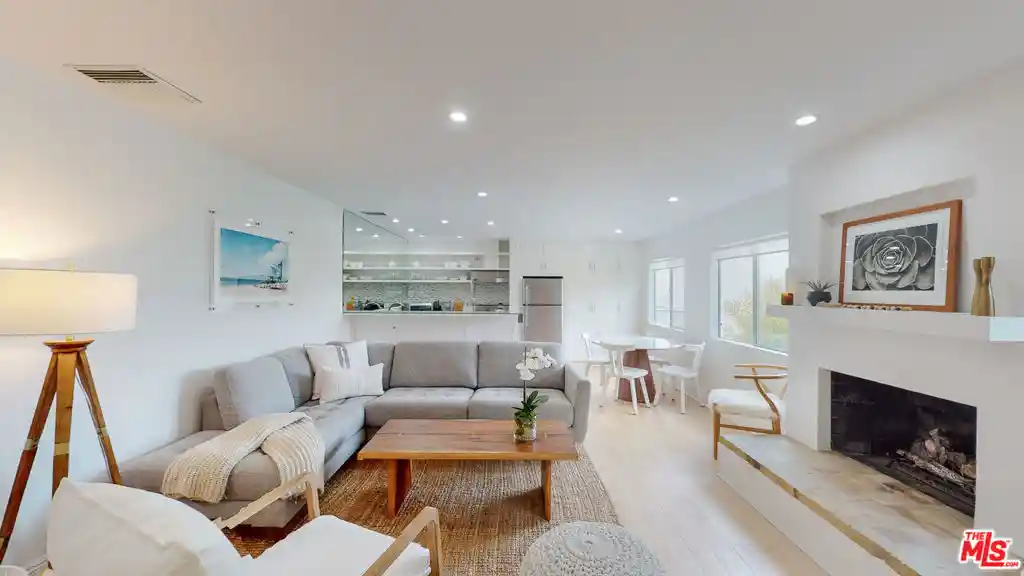 Listing Photo 1 - Condo for sale in 22626 Pacific Coast Hwy located at 22626 Pacific Coast Hwy, Malibu, CA 90265 - Unit #22