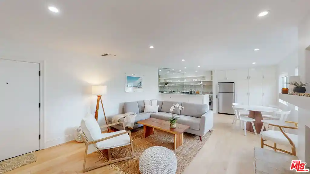 Listing Photo 2 - Condo for sale in 22626 Pacific Coast Hwy located at 22626 Pacific Coast Hwy, Malibu, CA 90265 - Unit #22