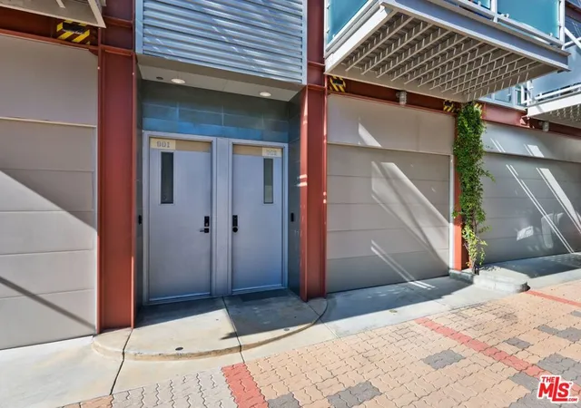 Photo 2 of Condo for sale at 3450 Cahuenga Blvd #902, Los Angeles, CA 90068 | MLS# 26987525 | Listing updated on 2026-09-14
