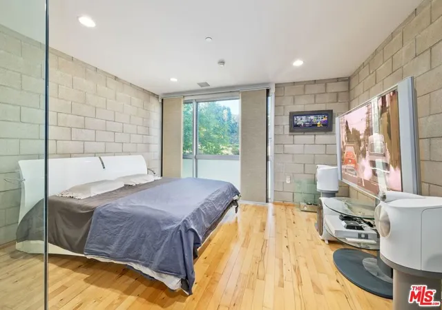 Photo 4 of Condo for sale at 3450 Cahuenga Blvd #902, Los Angeles, CA 90068 | MLS# 26987525 | Listing updated on 2026-09-14