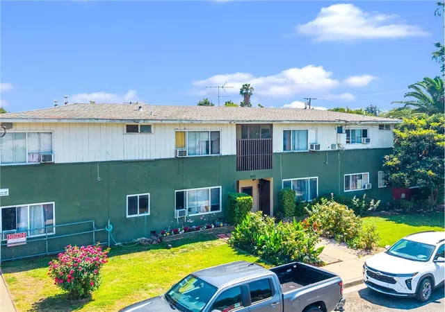 Listing Photo 5 - Condo for sale in building located at 1072 W Wilson St, Pomona, CA 91768