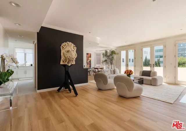 Listing Photo 5 - Condo for sale in building located at 121 N Almont Dr, Beverly Hills, CA 90211 - Unit #304