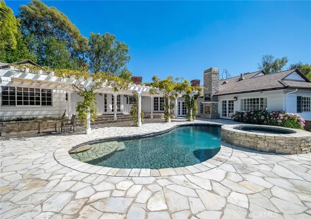 Photo 1 of Single family home for sale at 6 Caballeros, Rolling Hills, CA 90274 | MLS# PV26199644 | Listing updated on 2026-10-01