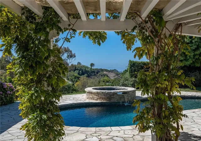 Photo 2 of Single family home for sale at 6 Caballeros, Rolling Hills, CA 90274 | MLS# PV26199644 | Listing updated on 2026-10-01